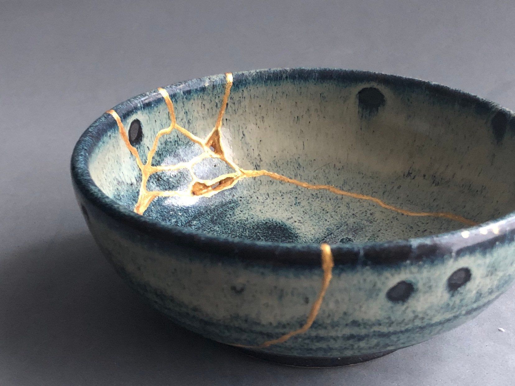 KINTSUGI – NGHỆ THUẬT HÀN GẮN ĐỒ VỠ BẰNG VÀNG